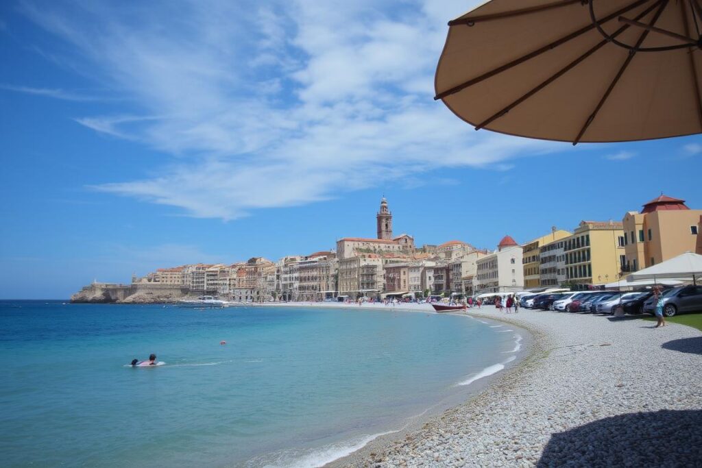 Ein Bild von Cefalù Strand mit der historischen Altstadt im Hintergrund