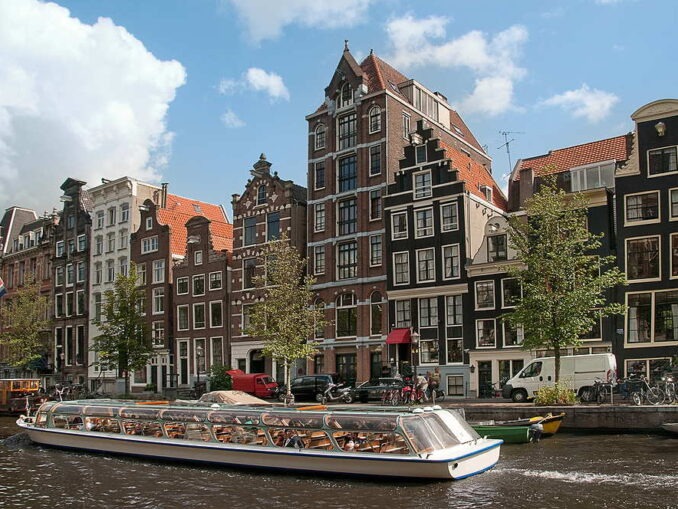 Amsterdam vom Wasser aus: Warum eine Grachtenfahrt auf deiner Bucket List stehen sollte