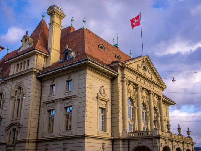 Schweizer Casino-Gebäude : Verborgene Schätze voller Luxus und Reichtum in den Alpen 1 Casino in Bern (Schweiz)
